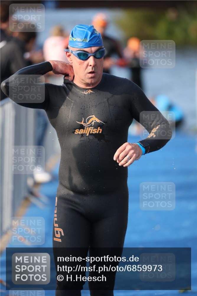 25.08.2024 - Elbe Triathlon Hamburg H.Heesch http://msf.ph/oto/6859973 25.08.2024 09:13:42 Schwimmen 340, 342, 349, 408, 420, 440 meine-sportfotos.de