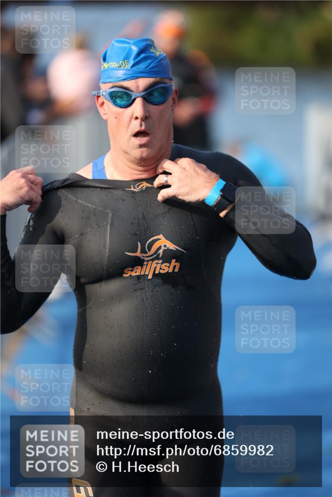 25.08.2024 - Elbe Triathlon Hamburg H.Heesch http://msf.ph/oto/6859982 25.08.2024 09:13:43 Schwimmen 340, 342, 349, 408, 420, 440 meine-sportfotos.de