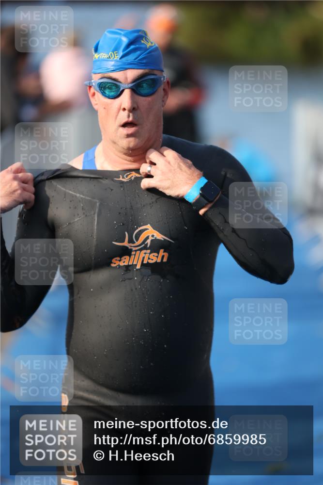 25.08.2024 - Elbe Triathlon Hamburg H.Heesch http://msf.ph/oto/6859985 25.08.2024 09:13:43 Schwimmen 340, 342, 349, 408, 420, 440 meine-sportfotos.de