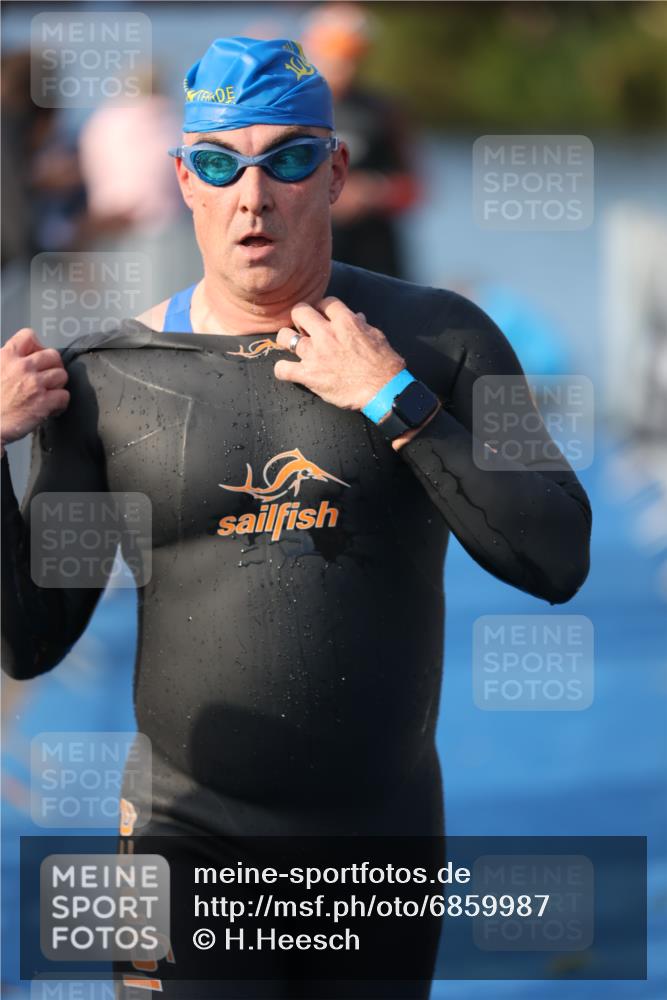 25.08.2024 - Elbe Triathlon Hamburg H.Heesch http://msf.ph/oto/6859987 25.08.2024 09:13:43 Schwimmen 340, 342, 349, 408, 420, 440 meine-sportfotos.de
