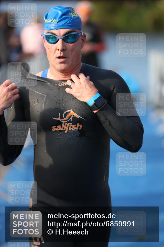 25.08.2024 - Elbe Triathlon Hamburg H.Heesch http://msf.ph/oto/6859991 25.08.2024 09:13:43 Schwimmen 340, 342, 349, 408, 420, 440 meine-sportfotos.de