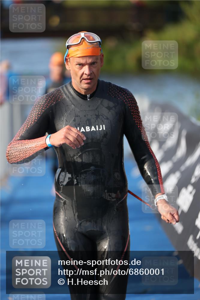 25.08.2024 - Elbe Triathlon Hamburg H.Heesch http://msf.ph/oto/6860001 25.08.2024 09:13:47 Schwimmen 340, 342, 349, 408, 420, 440 meine-sportfotos.de