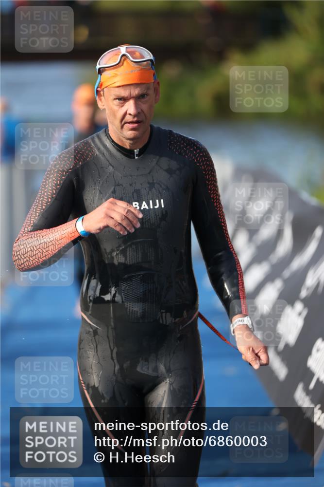 25.08.2024 - Elbe Triathlon Hamburg H.Heesch http://msf.ph/oto/6860003 25.08.2024 09:13:47 Schwimmen 340, 342, 349, 408, 420, 440 meine-sportfotos.de