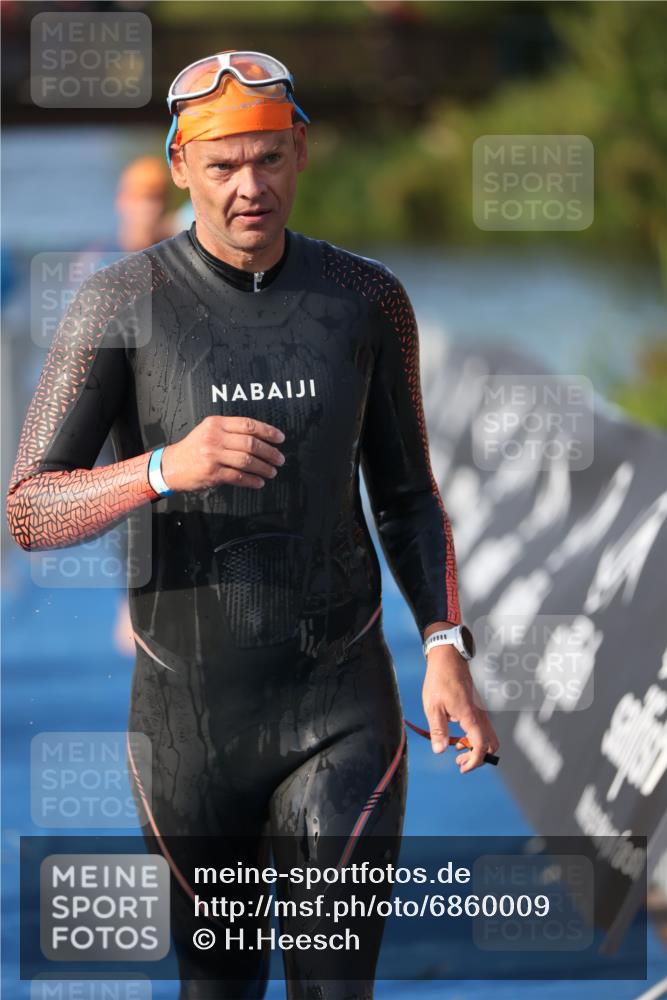 25.08.2024 - Elbe Triathlon Hamburg H.Heesch http://msf.ph/oto/6860009 25.08.2024 09:13:47 Schwimmen 340, 342, 349, 408, 420, 440 meine-sportfotos.de