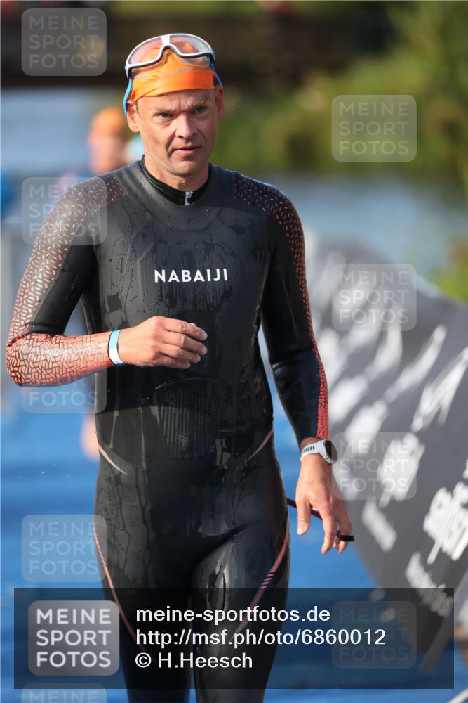25.08.2024 - Elbe Triathlon Hamburg H.Heesch http://msf.ph/oto/6860012 25.08.2024 09:13:47 Schwimmen 340, 342, 349, 408, 420, 440 meine-sportfotos.de