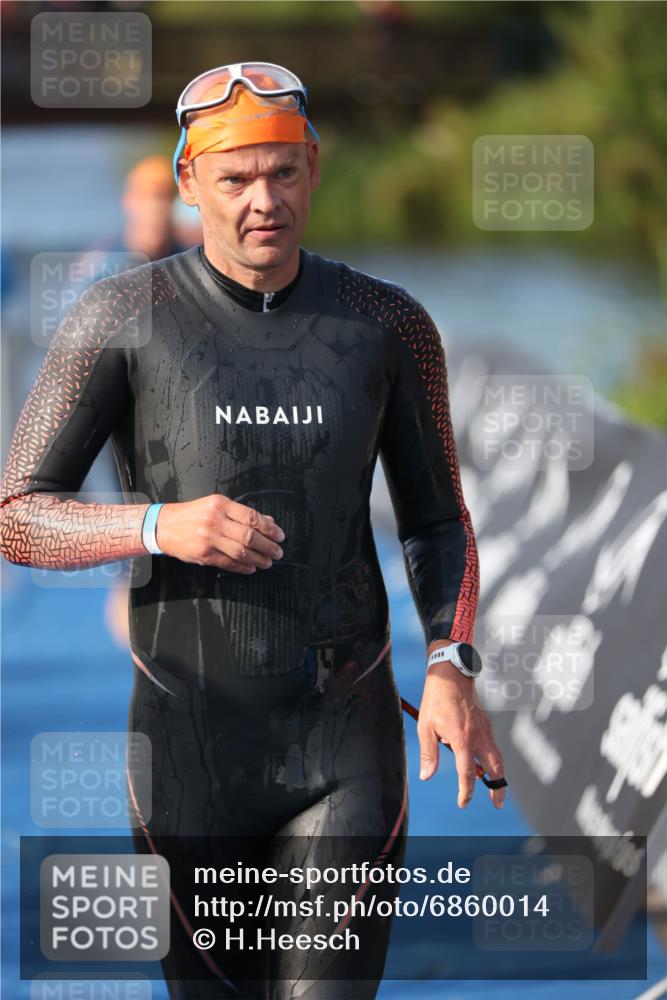 25.08.2024 - Elbe Triathlon Hamburg H.Heesch http://msf.ph/oto/6860014 25.08.2024 09:13:47 Schwimmen 340, 342, 349, 408, 420, 440 meine-sportfotos.de