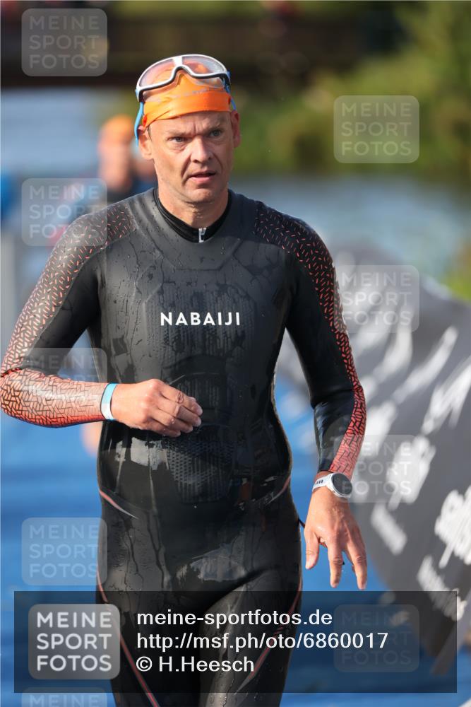25.08.2024 - Elbe Triathlon Hamburg H.Heesch http://msf.ph/oto/6860017 25.08.2024 09:13:47 Schwimmen 340, 342, 349, 408, 420, 440 meine-sportfotos.de