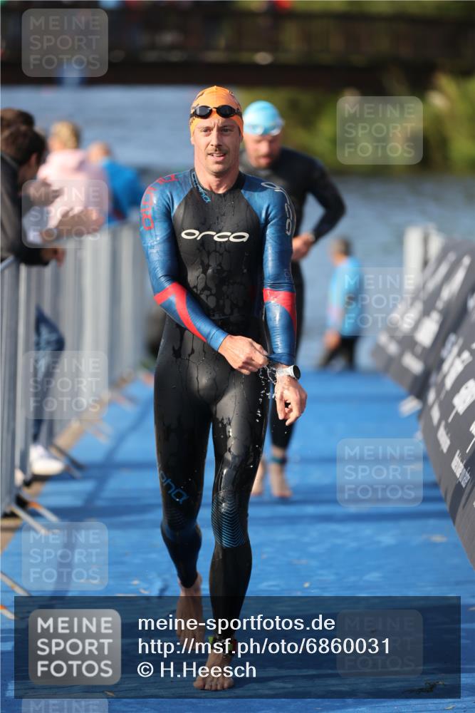 25.08.2024 - Elbe Triathlon Hamburg H.Heesch http://msf.ph/oto/6860031 25.08.2024 09:13:50 Schwimmen 340, 342, 349, 367, 408, 420, 440 meine-sportfotos.de