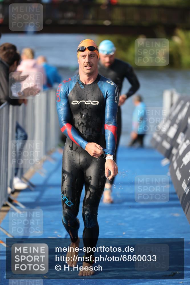 25.08.2024 - Elbe Triathlon Hamburg H.Heesch http://msf.ph/oto/6860033 25.08.2024 09:13:51 Schwimmen 340, 342, 349, 367, 408, 420, 440 meine-sportfotos.de