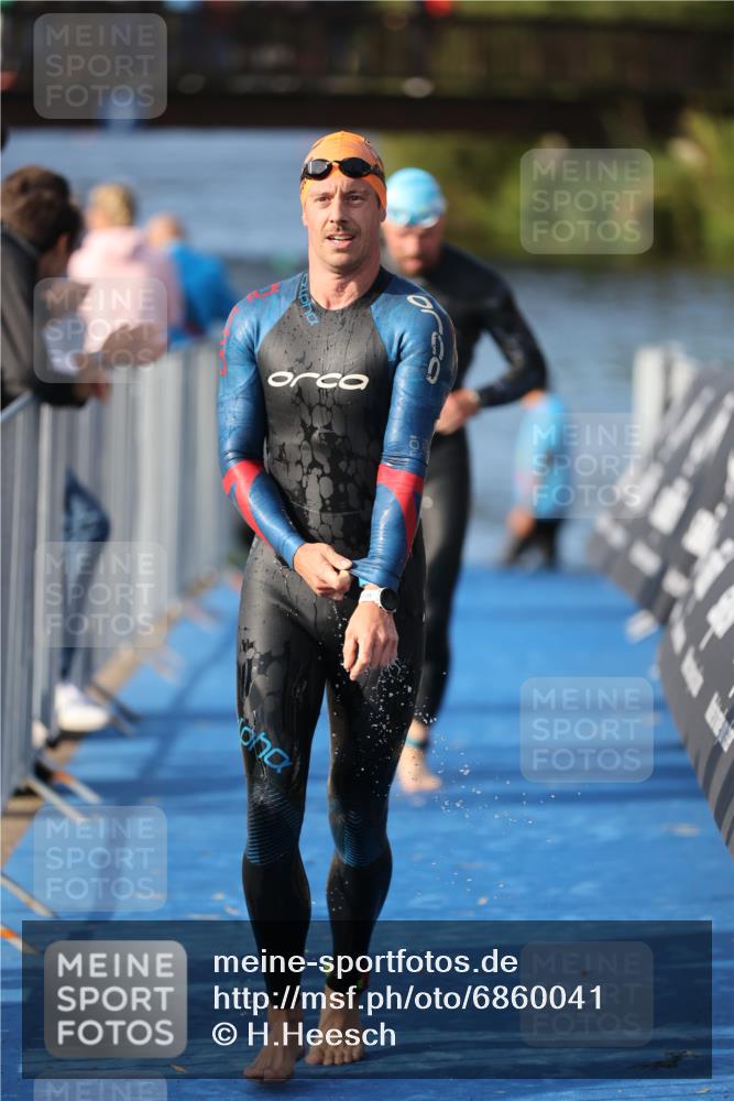 25.08.2024 - Elbe Triathlon Hamburg H.Heesch http://msf.ph/oto/6860041 25.08.2024 09:13:51 Schwimmen 340, 342, 349, 367, 408, 420, 440 meine-sportfotos.de
