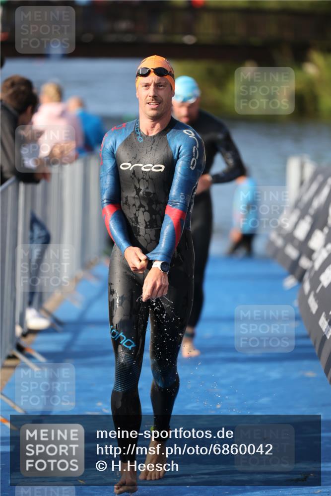 25.08.2024 - Elbe Triathlon Hamburg H.Heesch http://msf.ph/oto/6860042 25.08.2024 09:13:51 Schwimmen 340, 342, 349, 367, 408, 420, 440 meine-sportfotos.de