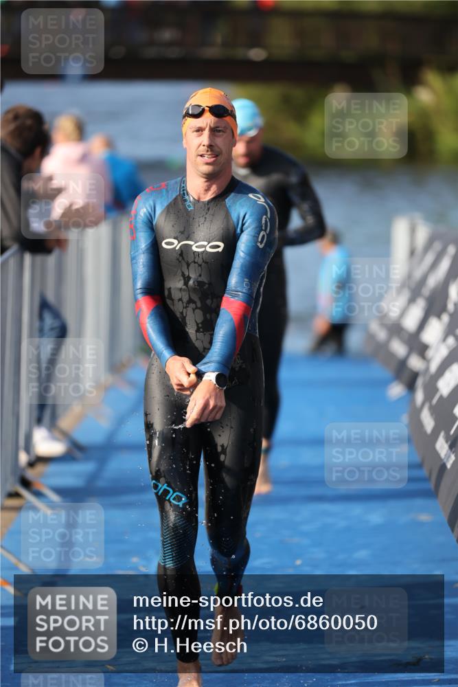 25.08.2024 - Elbe Triathlon Hamburg H.Heesch http://msf.ph/oto/6860050 25.08.2024 09:13:51 Schwimmen 340, 342, 349, 367, 408, 420, 440 meine-sportfotos.de
