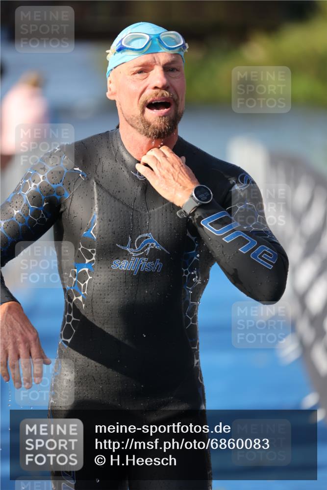 25.08.2024 - Elbe Triathlon Hamburg H.Heesch http://msf.ph/oto/6860083 25.08.2024 09:13:54 Schwimmen 340, 349, 367, 408, 420, 440 meine-sportfotos.de