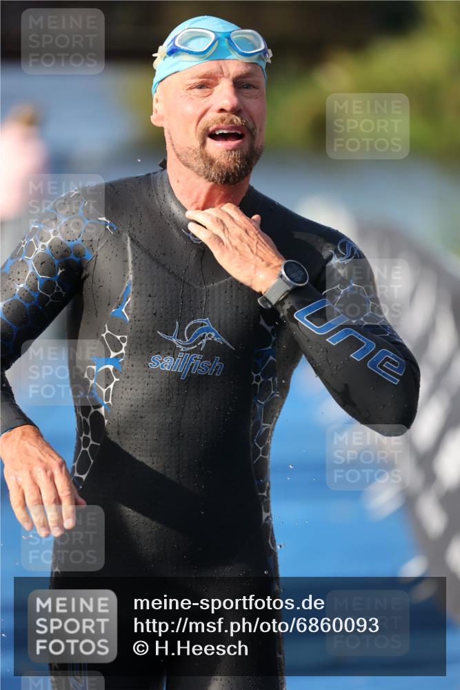 25.08.2024 - Elbe Triathlon Hamburg H.Heesch http://msf.ph/oto/6860093 25.08.2024 09:13:54 Schwimmen 340, 349, 367, 408, 420, 440 meine-sportfotos.de