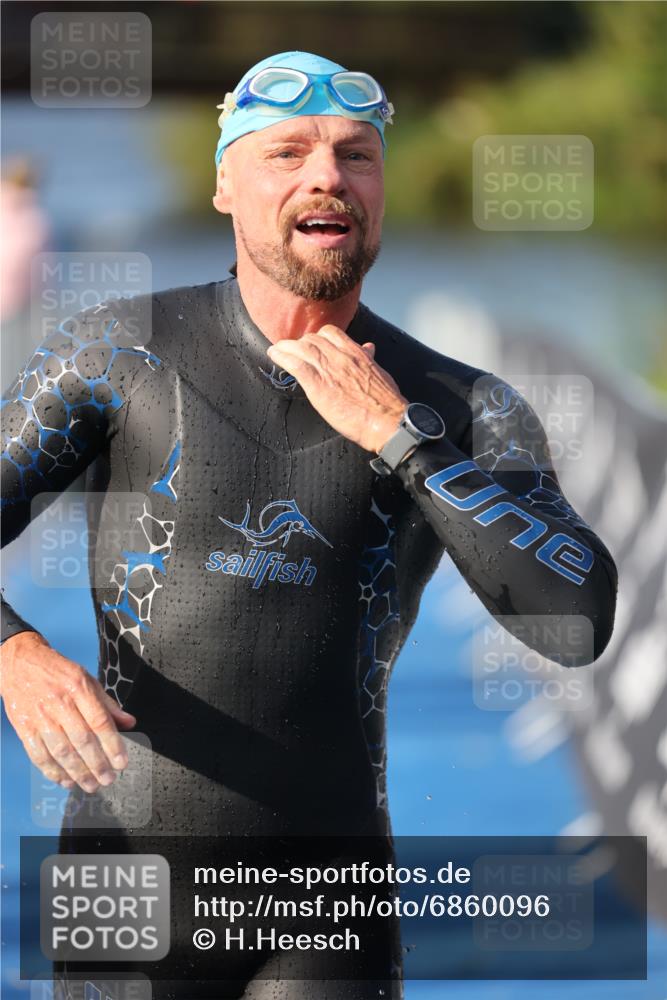 25.08.2024 - Elbe Triathlon Hamburg H.Heesch http://msf.ph/oto/6860096 25.08.2024 09:13:54 Schwimmen 340, 349, 367, 408, 420, 440 meine-sportfotos.de