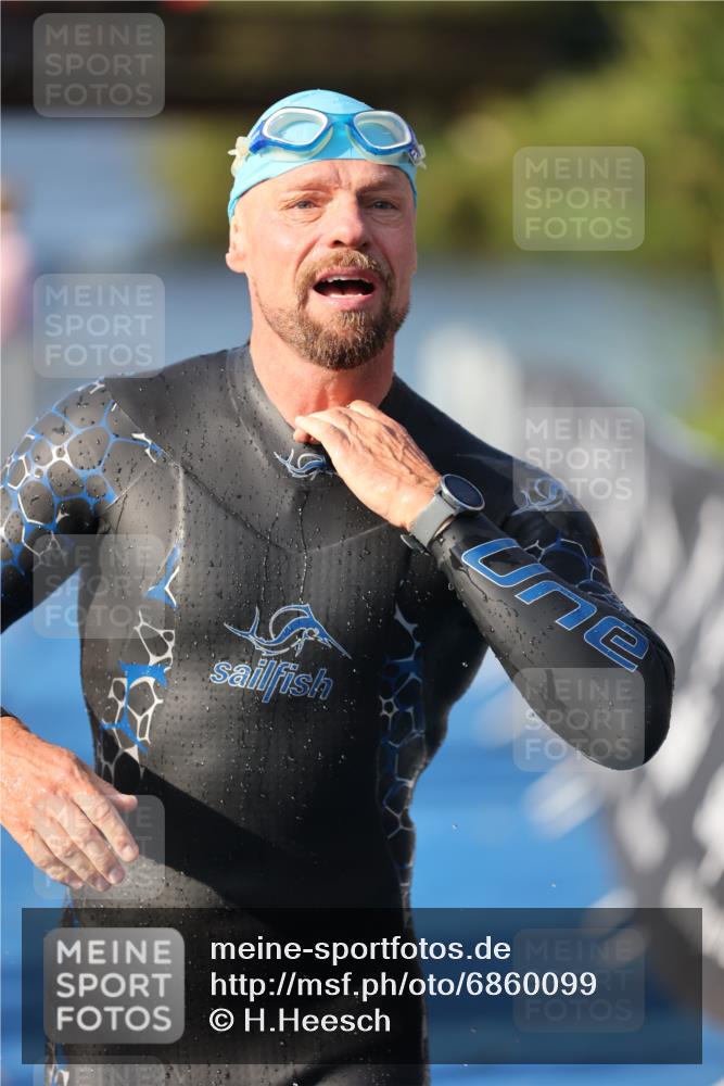 25.08.2024 - Elbe Triathlon Hamburg H.Heesch http://msf.ph/oto/6860099 25.08.2024 09:13:54 Schwimmen 340, 349, 367, 408, 420, 440 meine-sportfotos.de