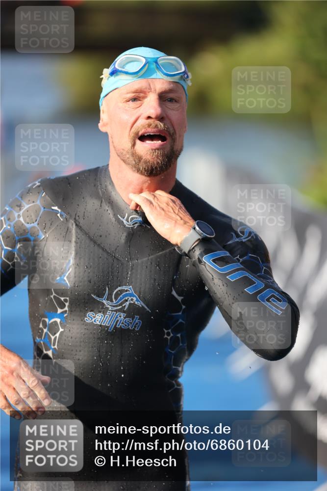 25.08.2024 - Elbe Triathlon Hamburg H.Heesch http://msf.ph/oto/6860104 25.08.2024 09:13:55 Schwimmen 340, 349, 367, 408, 420, 440 meine-sportfotos.de