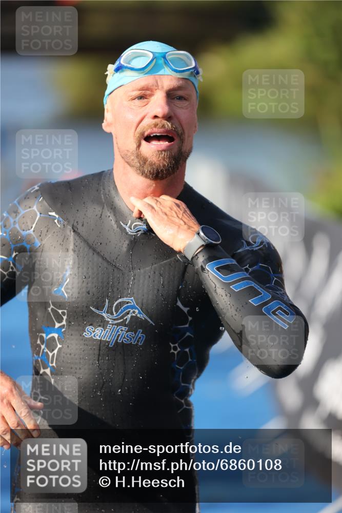 25.08.2024 - Elbe Triathlon Hamburg H.Heesch http://msf.ph/oto/6860108 25.08.2024 09:13:55 Schwimmen 340, 349, 367, 408, 420, 440 meine-sportfotos.de