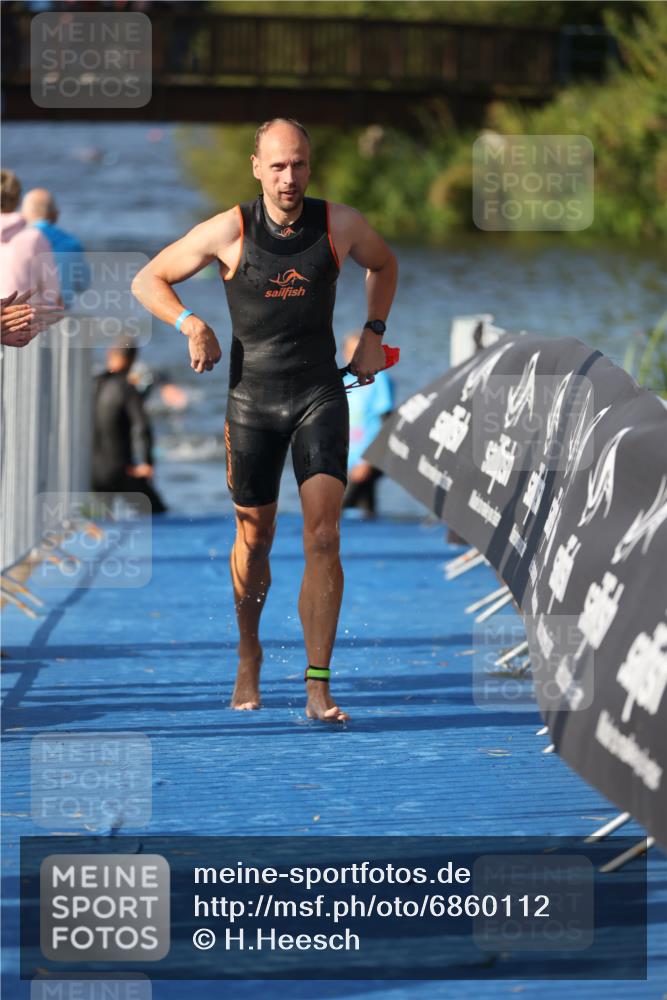 25.08.2024 - Elbe Triathlon Hamburg H.Heesch http://msf.ph/oto/6860112 25.08.2024 09:14:03 Schwimmen 349, 367, 408, 420, 440 meine-sportfotos.de