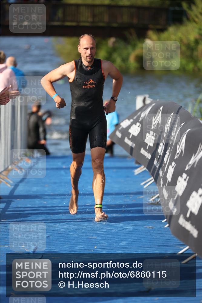 25.08.2024 - Elbe Triathlon Hamburg H.Heesch http://msf.ph/oto/6860115 25.08.2024 09:14:03 Schwimmen 349, 367, 408, 420, 440 meine-sportfotos.de