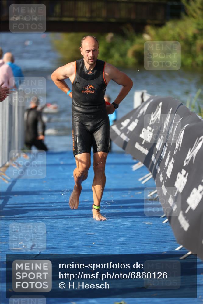 25.08.2024 - Elbe Triathlon Hamburg H.Heesch http://msf.ph/oto/6860126 25.08.2024 09:14:03 Schwimmen 349, 367, 408, 420, 440 meine-sportfotos.de