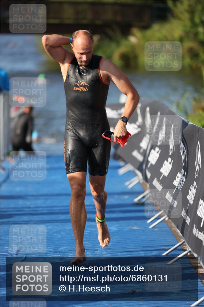 25.08.2024 - Elbe Triathlon Hamburg H.Heesch http://msf.ph/oto/6860131 25.08.2024 09:14:04 Schwimmen 349, 367, 408, 420, 440 meine-sportfotos.de