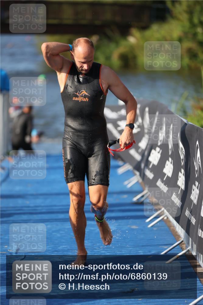 25.08.2024 - Elbe Triathlon Hamburg H.Heesch http://msf.ph/oto/6860139 25.08.2024 09:14:04 Schwimmen 349, 367, 408, 420, 440 meine-sportfotos.de