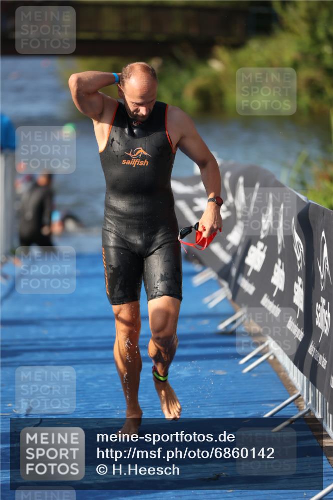 25.08.2024 - Elbe Triathlon Hamburg H.Heesch http://msf.ph/oto/6860142 25.08.2024 09:14:04 Schwimmen 349, 367, 408, 420, 440 meine-sportfotos.de