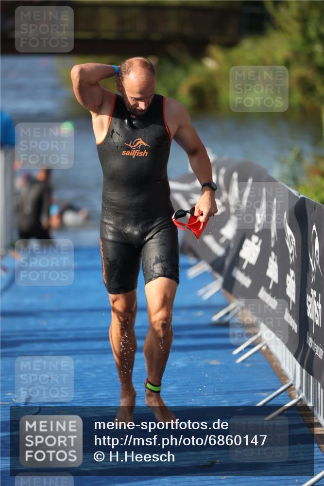 25.08.2024 - Elbe Triathlon Hamburg H.Heesch http://msf.ph/oto/6860147 25.08.2024 09:14:04 Schwimmen 349, 367, 408, 420, 440 meine-sportfotos.de