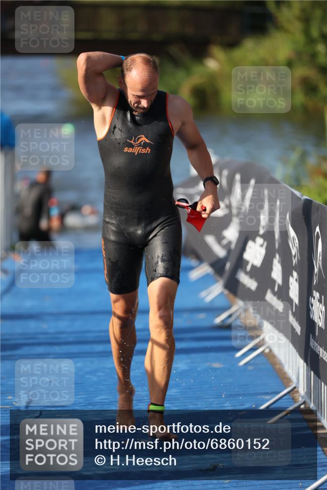 25.08.2024 - Elbe Triathlon Hamburg H.Heesch http://msf.ph/oto/6860152 25.08.2024 09:14:04 Schwimmen 349, 367, 408, 420, 440 meine-sportfotos.de
