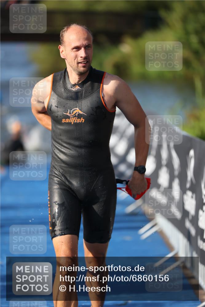 25.08.2024 - Elbe Triathlon Hamburg H.Heesch http://msf.ph/oto/6860156 25.08.2024 09:14:05 Schwimmen 349, 367, 408, 420, 440 meine-sportfotos.de