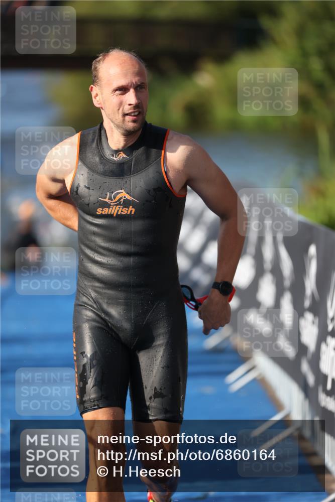 25.08.2024 - Elbe Triathlon Hamburg H.Heesch http://msf.ph/oto/6860164 25.08.2024 09:14:05 Schwimmen 349, 367, 408, 420, 440 meine-sportfotos.de
