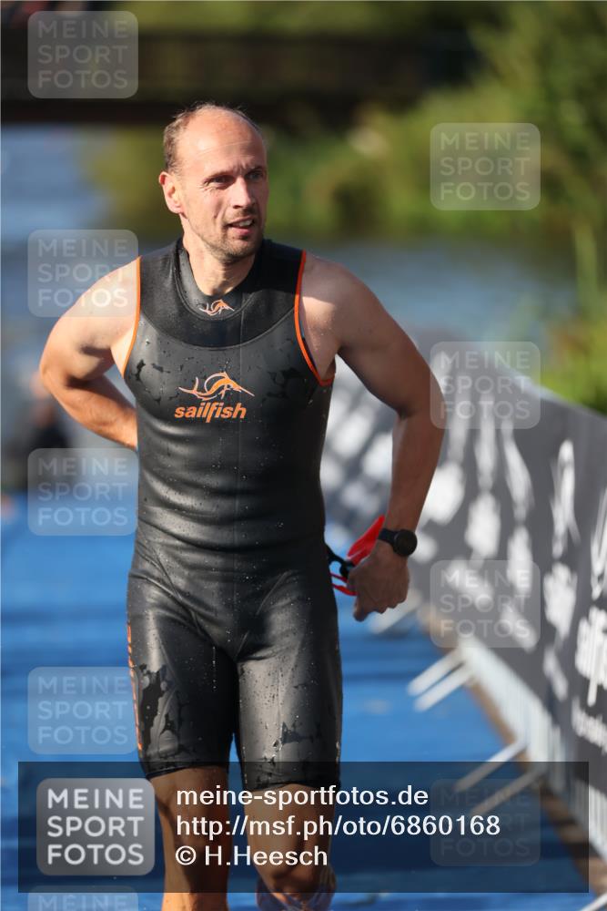 25.08.2024 - Elbe Triathlon Hamburg H.Heesch http://msf.ph/oto/6860168 25.08.2024 09:14:05 Schwimmen 349, 367, 408, 420, 440 meine-sportfotos.de