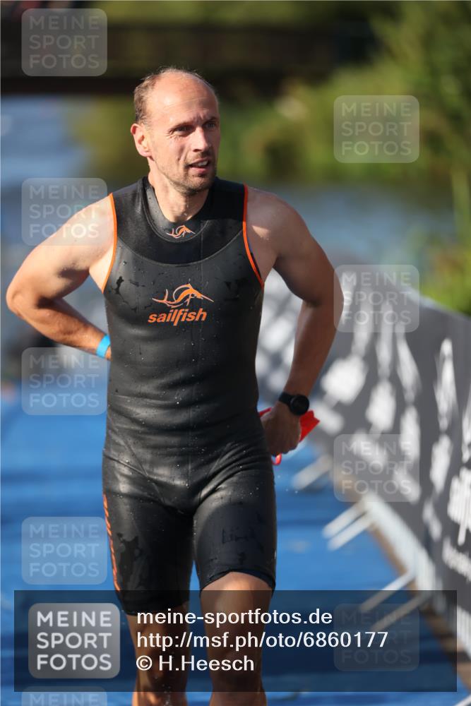 25.08.2024 - Elbe Triathlon Hamburg H.Heesch http://msf.ph/oto/6860177 25.08.2024 09:14:05 Schwimmen 349, 367, 408, 420, 440 meine-sportfotos.de