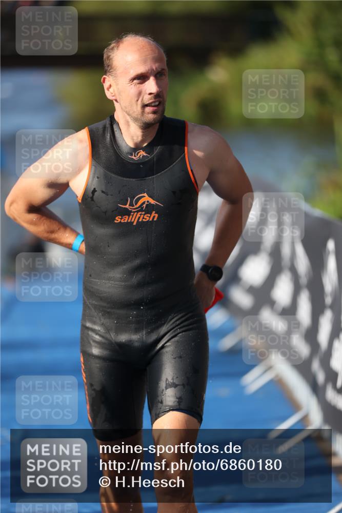 25.08.2024 - Elbe Triathlon Hamburg H.Heesch http://msf.ph/oto/6860180 25.08.2024 09:14:05 Schwimmen 349, 367, 408, 420, 440 meine-sportfotos.de
