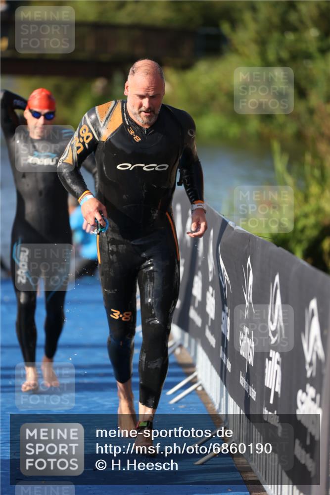 25.08.2024 - Elbe Triathlon Hamburg H.Heesch http://msf.ph/oto/6860190 25.08.2024 09:14:23 Schwimmen 367, 404, 414, 415, 419, 465 meine-sportfotos.de