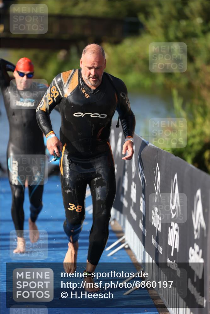 25.08.2024 - Elbe Triathlon Hamburg H.Heesch http://msf.ph/oto/6860197 25.08.2024 09:14:23 Schwimmen 367, 404, 414, 415, 419, 465 meine-sportfotos.de