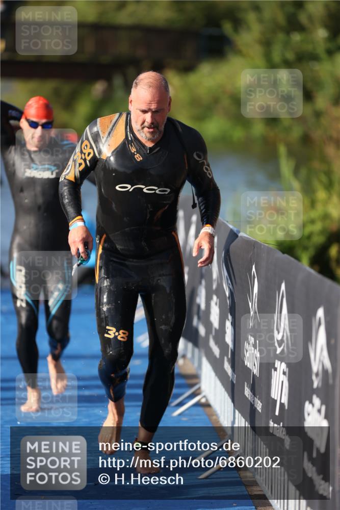 25.08.2024 - Elbe Triathlon Hamburg H.Heesch http://msf.ph/oto/6860202 25.08.2024 09:14:23 Schwimmen 367, 404, 414, 415, 419, 465 meine-sportfotos.de