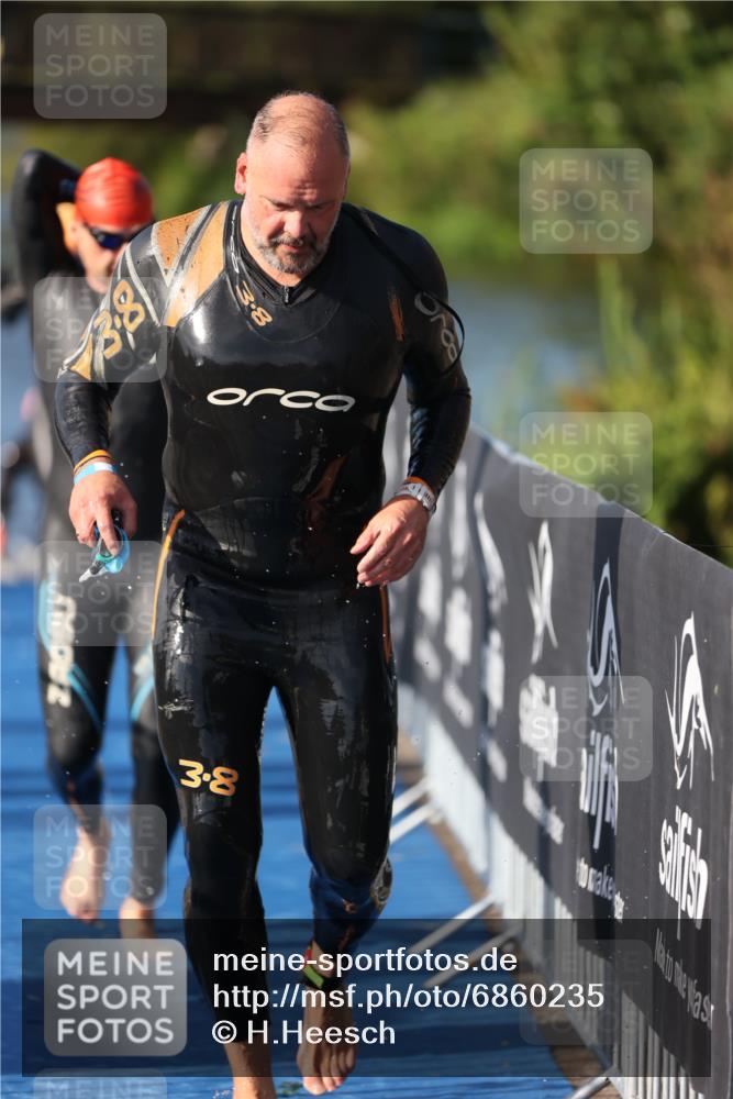 25.08.2024 - Elbe Triathlon Hamburg H.Heesch http://msf.ph/oto/6860235 25.08.2024 09:14:24 Schwimmen 338, 404, 414, 415, 419, 465 meine-sportfotos.de