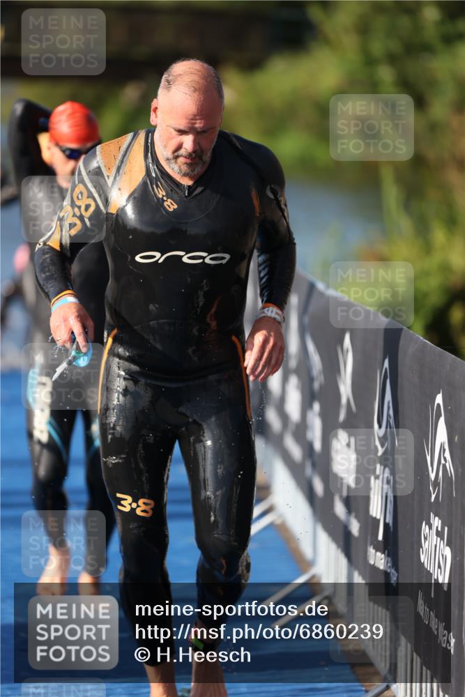 25.08.2024 - Elbe Triathlon Hamburg H.Heesch http://msf.ph/oto/6860239 25.08.2024 09:14:24 Schwimmen 338, 404, 414, 415, 419, 465 meine-sportfotos.de