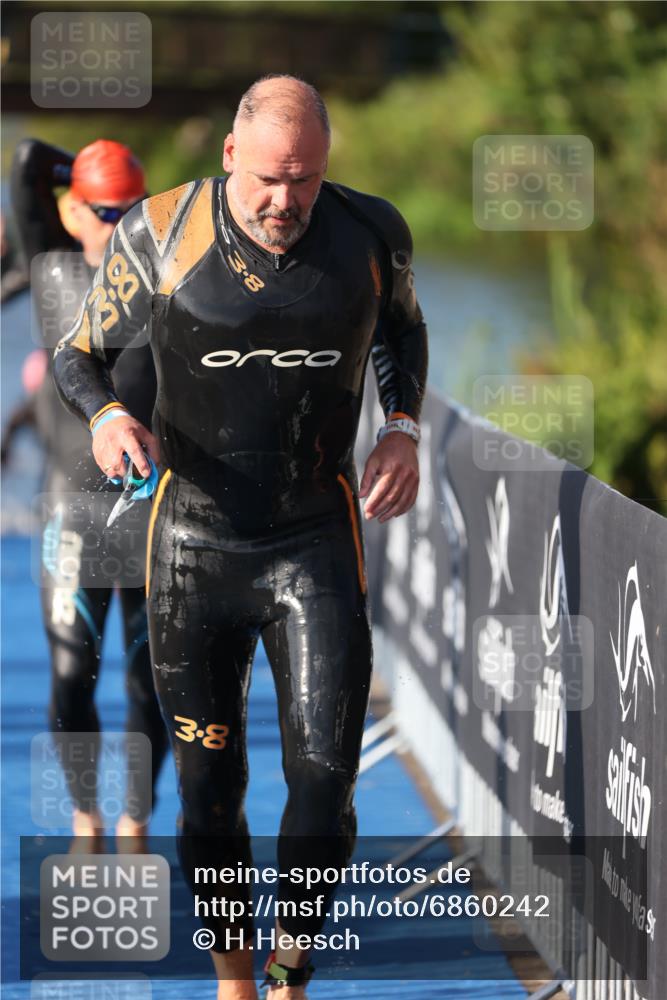 25.08.2024 - Elbe Triathlon Hamburg H.Heesch http://msf.ph/oto/6860242 25.08.2024 09:14:25 Schwimmen 338, 404, 414, 415, 419, 465 meine-sportfotos.de