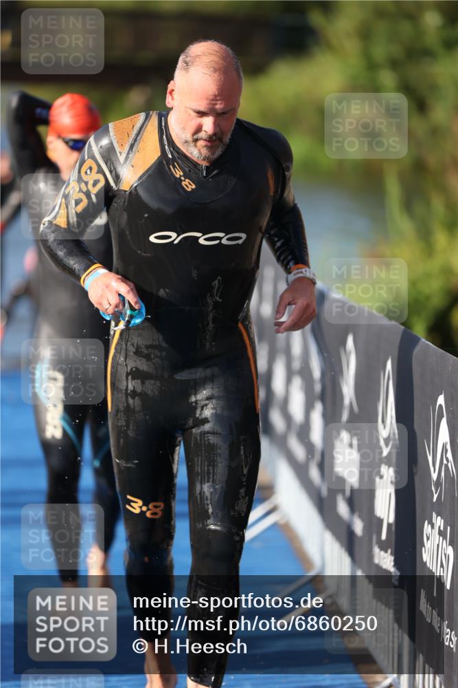 25.08.2024 - Elbe Triathlon Hamburg H.Heesch http://msf.ph/oto/6860250 25.08.2024 09:14:25 Schwimmen 338, 404, 414, 415, 419, 465 meine-sportfotos.de