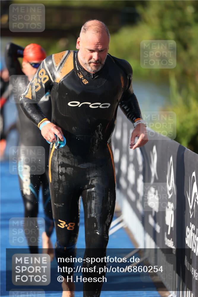 25.08.2024 - Elbe Triathlon Hamburg H.Heesch http://msf.ph/oto/6860254 25.08.2024 09:14:25 Schwimmen 338, 404, 414, 415, 419, 465 meine-sportfotos.de