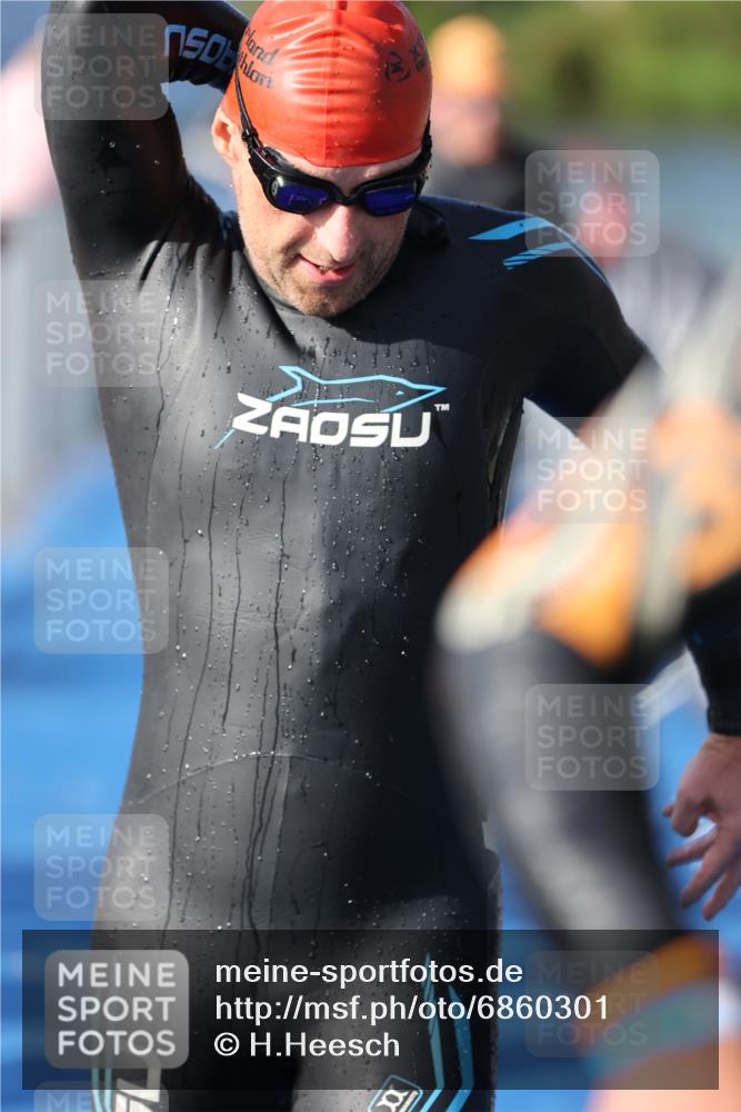 25.08.2024 - Elbe Triathlon Hamburg H.Heesch http://msf.ph/oto/6860301 25.08.2024 09:14:28 Schwimmen 338, 404, 414, 415, 419, 465 meine-sportfotos.de