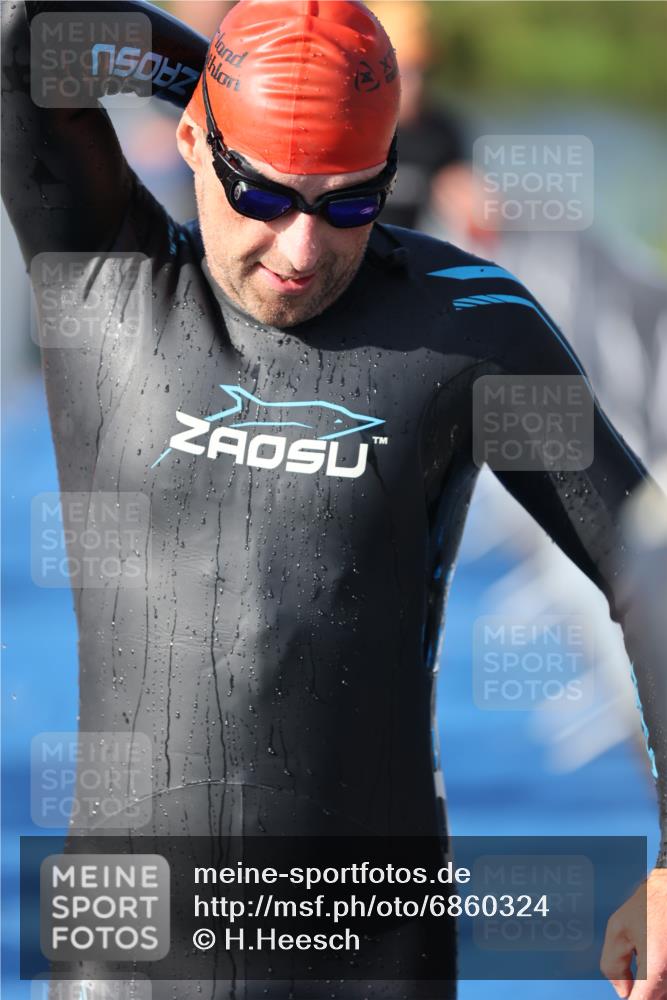 25.08.2024 - Elbe Triathlon Hamburg H.Heesch http://msf.ph/oto/6860324 25.08.2024 09:14:28 Schwimmen 338, 404, 414, 415, 419, 465 meine-sportfotos.de