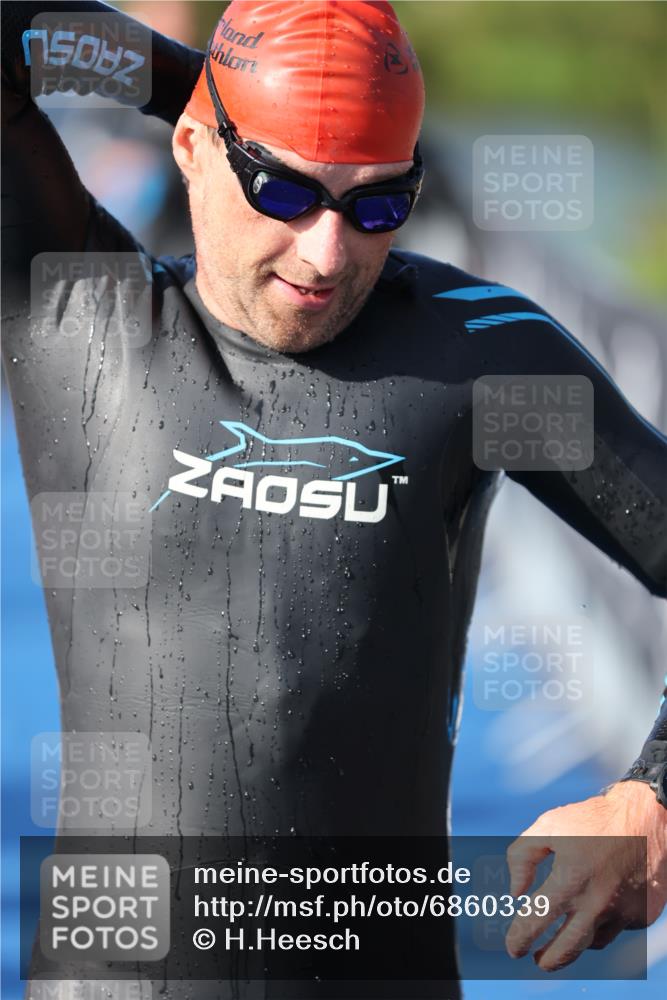 25.08.2024 - Elbe Triathlon Hamburg H.Heesch http://msf.ph/oto/6860339 25.08.2024 09:14:28 Schwimmen 338, 404, 414, 415, 419, 465 meine-sportfotos.de