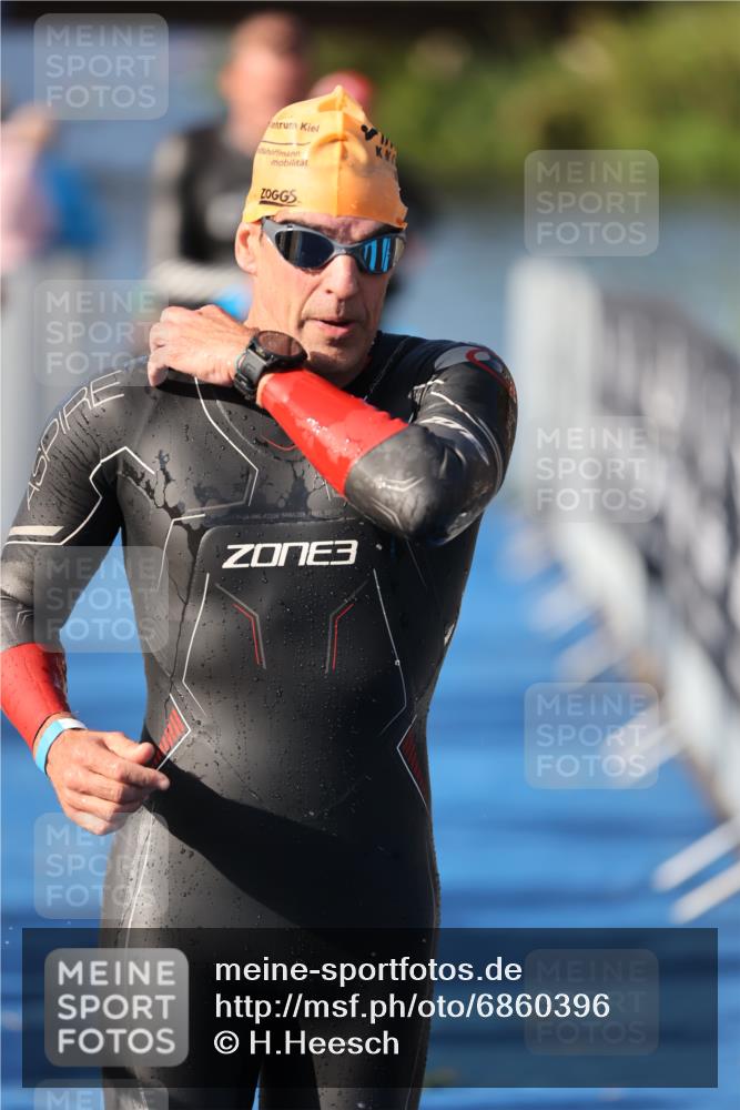 25.08.2024 - Elbe Triathlon Hamburg H.Heesch http://msf.ph/oto/6860396 25.08.2024 09:14:31 Schwimmen 338, 404, 414, 415, 419, 465 meine-sportfotos.de