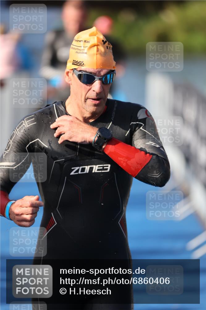 25.08.2024 - Elbe Triathlon Hamburg H.Heesch http://msf.ph/oto/6860406 25.08.2024 09:14:31 Schwimmen 338, 404, 414, 415, 419, 465 meine-sportfotos.de
