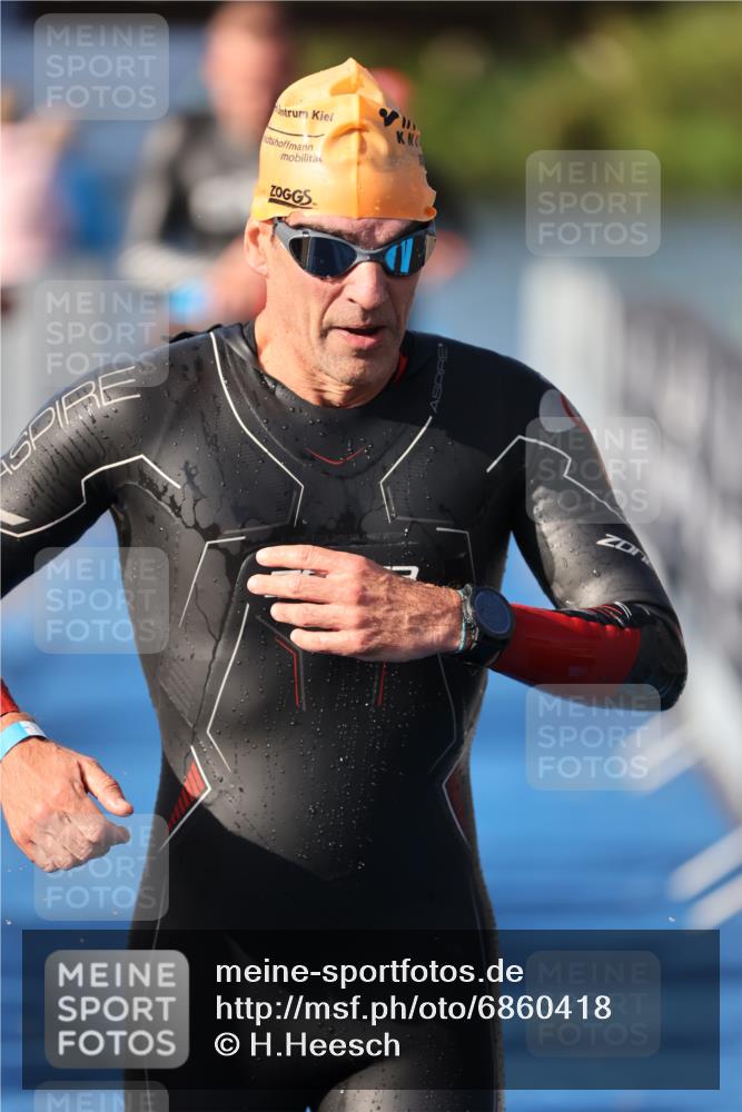 25.08.2024 - Elbe Triathlon Hamburg H.Heesch http://msf.ph/oto/6860418 25.08.2024 09:14:31 Schwimmen 338, 404, 414, 415, 419, 465 meine-sportfotos.de