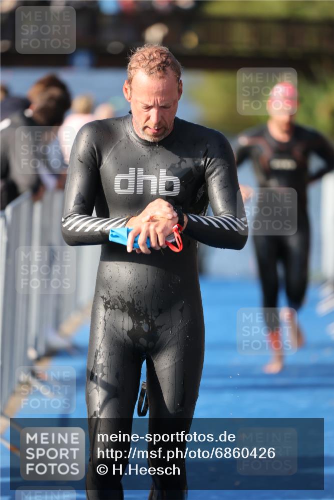 25.08.2024 - Elbe Triathlon Hamburg H.Heesch http://msf.ph/oto/6860426 25.08.2024 09:14:33 Schwimmen 338, 404, 414, 415, 419, 465 meine-sportfotos.de